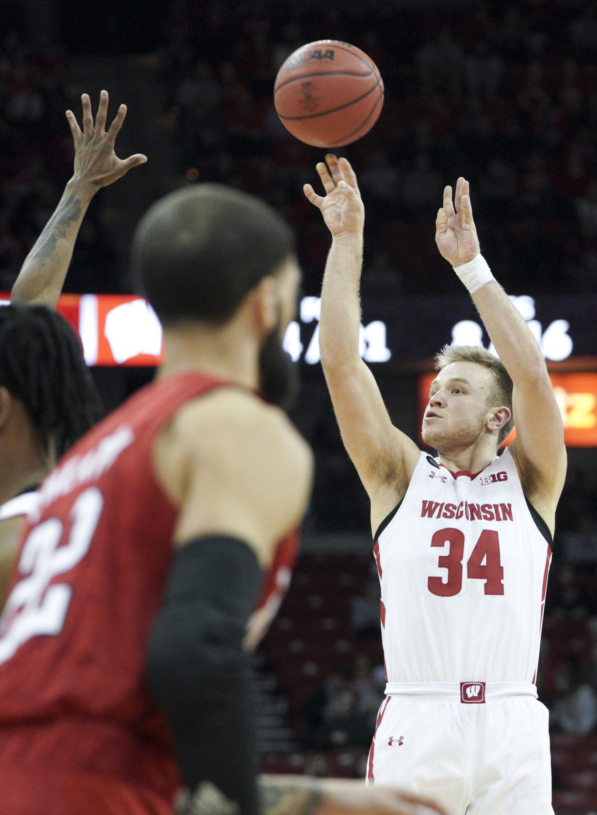 Badgers 82, Cornhuskers 68